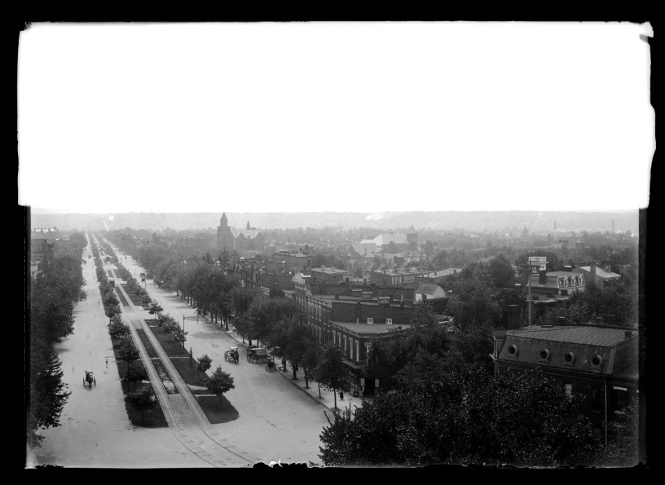 View looking East from Library of Congress toward 200 block of Pennsylvania Avenue, S.E. LCCN2016647066