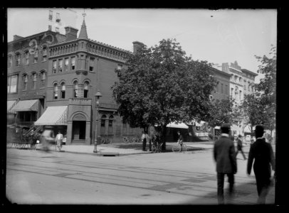 View of 13th Street, N.W., West side, looking North from F Street showing view of H.F. Bachman & Co. Banker and Brokers on the corner and other shops on the block LCCN2016646885