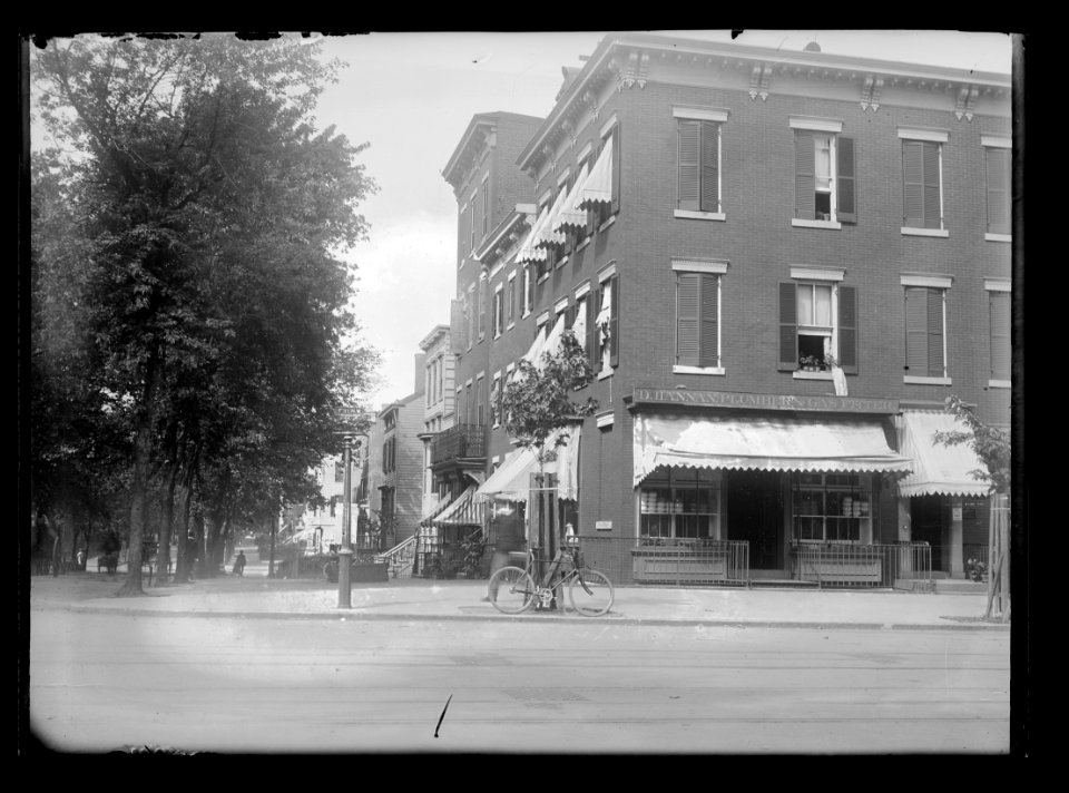 View of 6th Street, N.W., East side, looking North from F Street showing a plumbing store on the corner LCCN2016646855