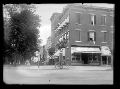 View of 6th Street, N.W., East side, looking North from F Street showing a plumbing store on the corner LCCN2016646855 photo