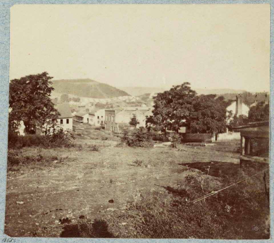 View of a town, possibly Chattanooga LCCN2014646016