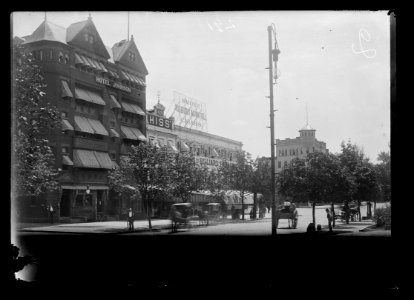 View of 13th Street, N.W., East side, looking South from E Street towards Pennsylvania Avenue with side view of Hotel Johnson on the corner and Robert Mantell's cigar shop and other LCCN2016646804