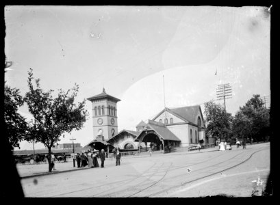 View of Baltimore & Ohio Station, West entrance, C Street & New Jersey Ave., N.W. LCCN2016646093 photo