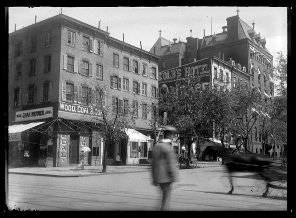 View of E Street, N.W., North side, looking East from 9th LCCN2016646873
