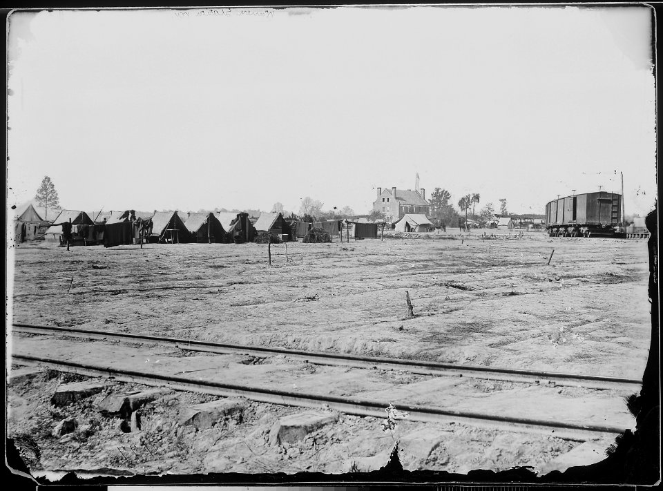 View of Confederate fort - NARA - 524985