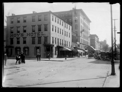 View of D Street, N.W., North side, looking East from 8th Street with Hoy's Hotel on the corner LCCN2016646829 photo