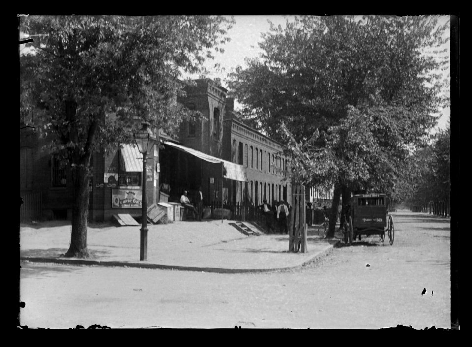 View of E Street, N.W., North side, looking East from 21st Street LCCN2016646863