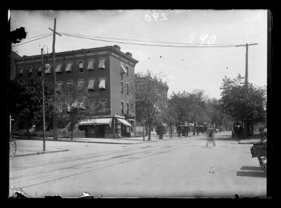 View of E Street, N.W., North side, looking East from 13th Street with barber shop on the corner with other nearby businesses LCCN2016646806