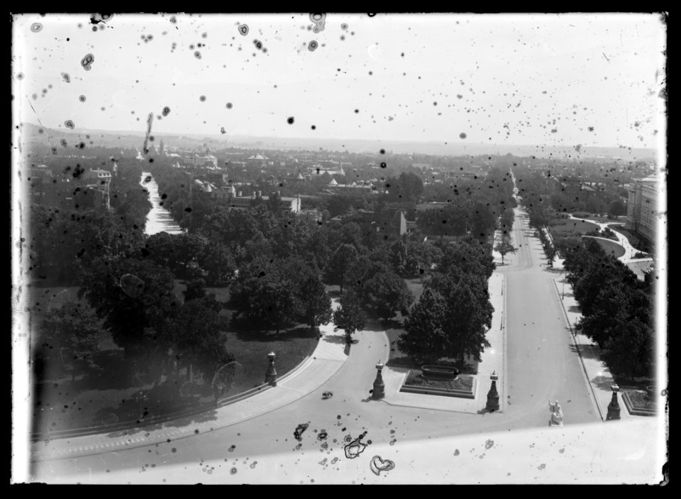 View of East Capitol looking East and Maryland Avenue from U.S. Capitol LCCN2016647055