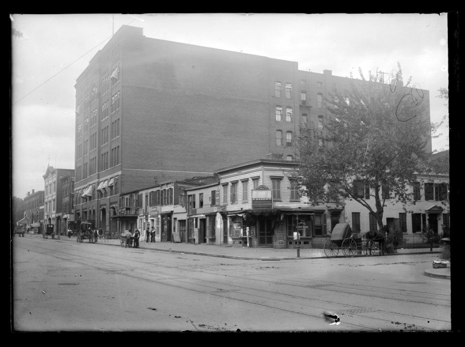 View of G Street, N.W., North side, looking West from 6th Street showing a bakery on the corner adjacent to other shops and the Union Building in the center of the block LCCN2016647050