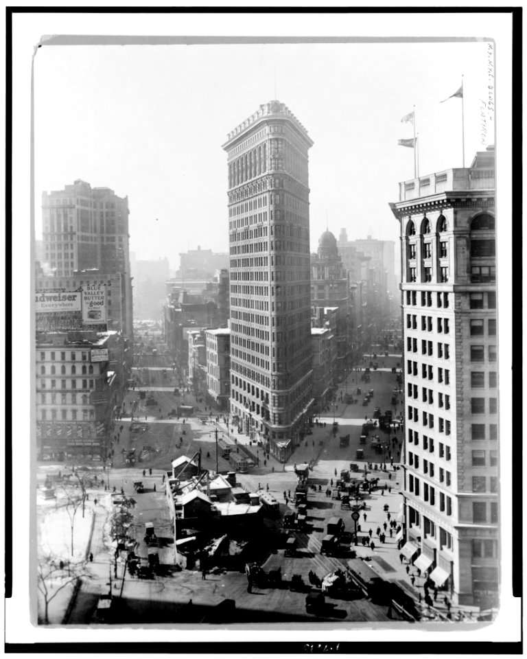 View of Flatiron Building, Broadway and Fifth Avenue, south from 24th Street LCCN93505498