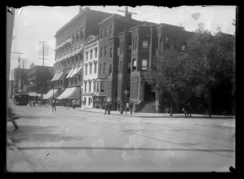 View of G Street, N.W., North side, looking West from 10th Street showing passersby in front of McLachlen Real Estate and Loan Co., bank offices, and other shops LCCN2016646889