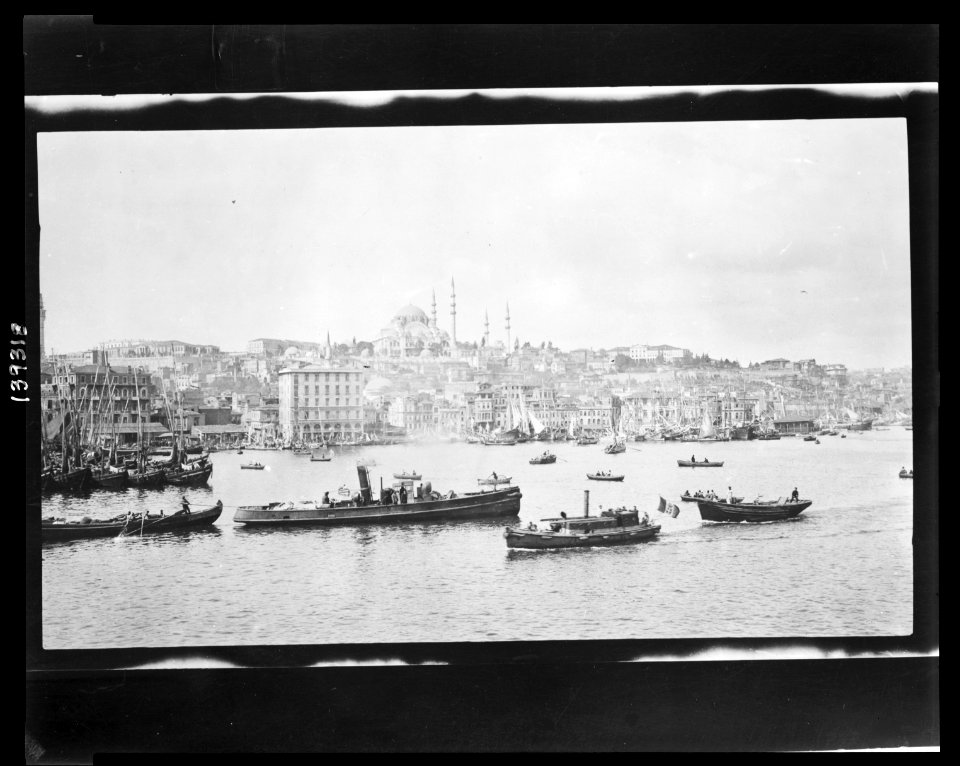 View of Istanbul with boats and ships on the water LCCN2010650594