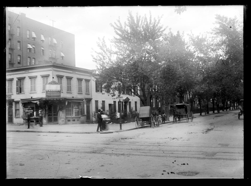 View of G Street, N.W., North side, looking West from 6th Street LCCN2011660885
