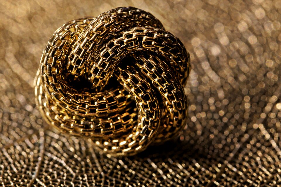 Gold structure knot