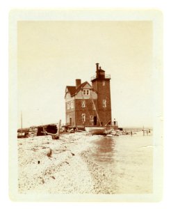 View of lighthouse from beach, Duluth, Minn., 1903 LCCN2005691092