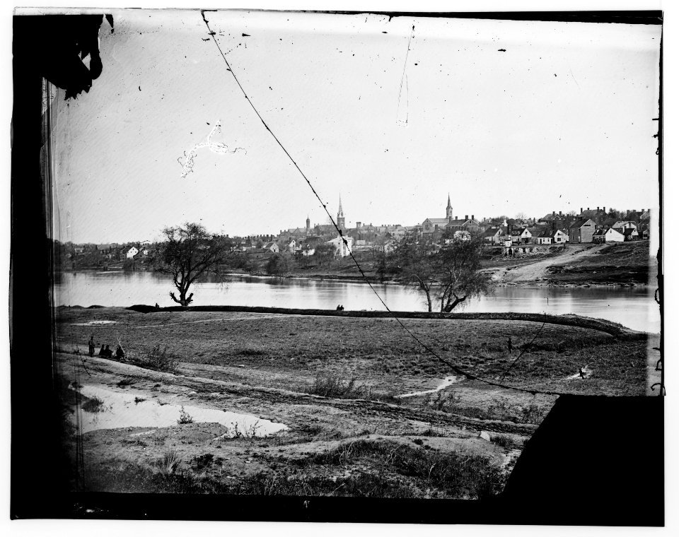View of lower end of Fredericksburg, (...) LOC cwpb.03551