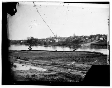 View of lower end of Fredericksburg, (...) LOC cwpb.03551