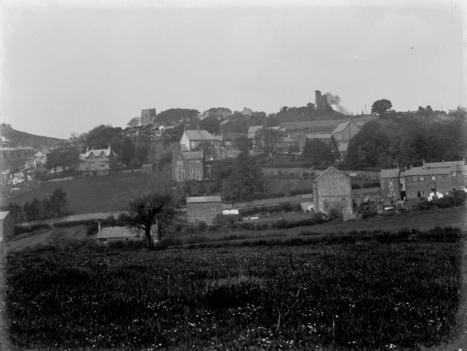 View of Llantrisant (4641498)