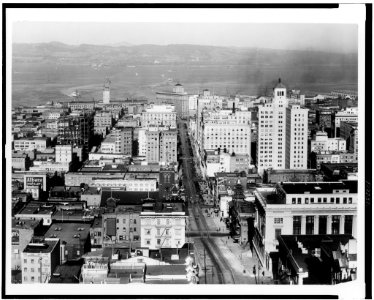 View of San Francisco business district from California St., Apr. 28, 1922 LCCN91729129