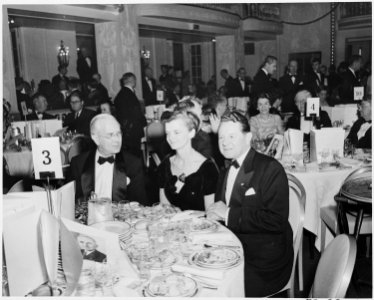 View of table at the dinner honoring President Truman and Vice President Alben Barkley at the Mayflower Hotel in... - NARA - 200013