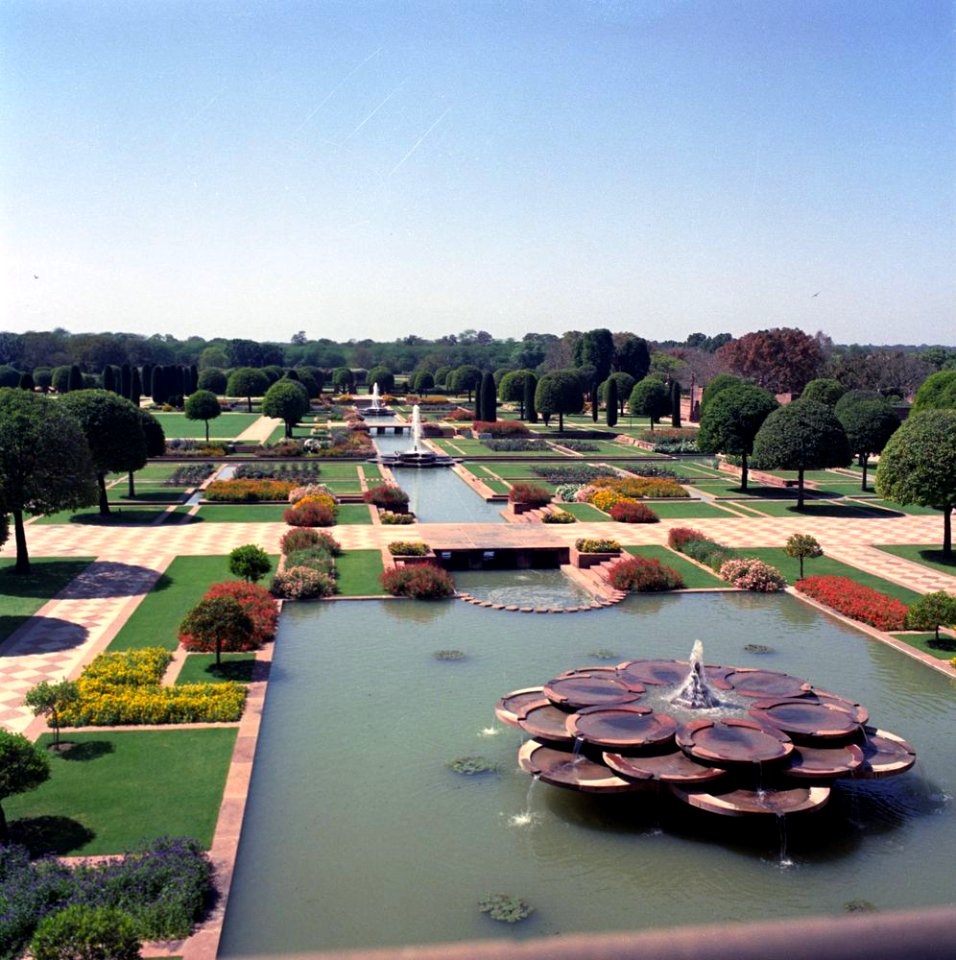 View of the Mughal Garden of Rashtrapati Bhavan in March 1962