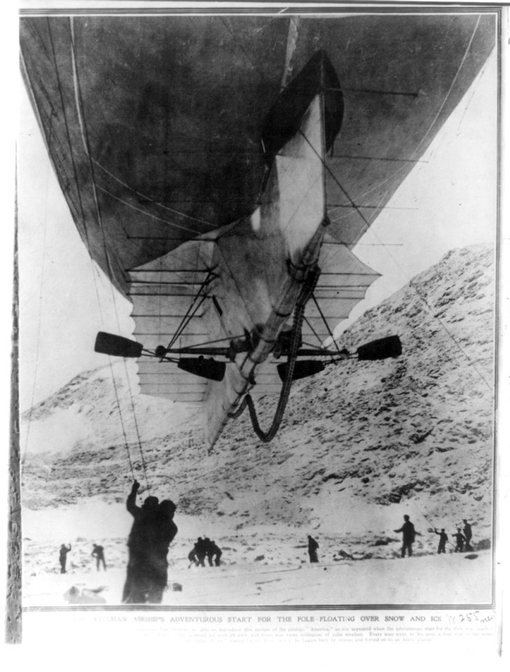 View of underside of Wellman airhship, America, Spitzbergen LCCN2002722163