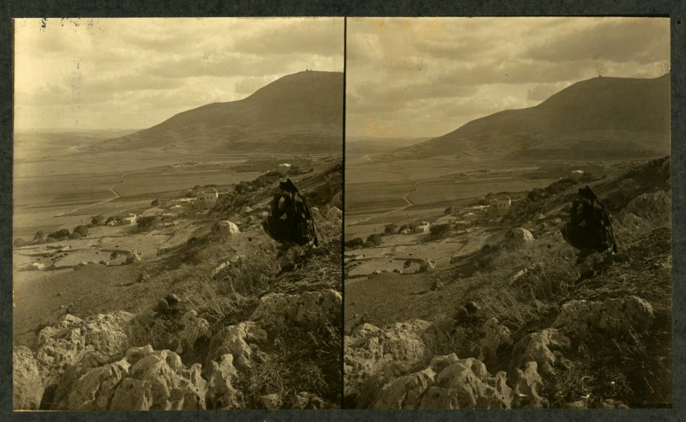 View south from Mt. Ebal, showing Iscar, Jacobs Well, and Mt. Gerizim, Palestine LCCN2004672898
