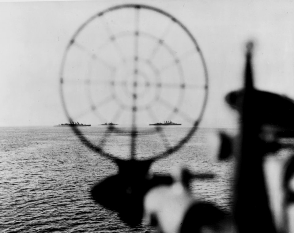View through a gunsight of USS Phoenix (CL-46) off Leyte on 21 October 1944 (80-G-291377)