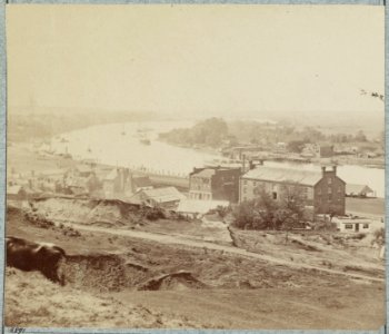 Views of Rocketts and south side of James River from Libby Hill LCCN2014645770