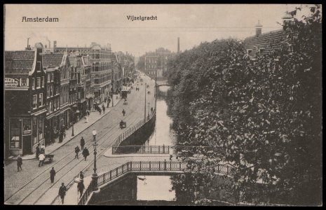 Vijzelgracht met op de voorgrond de Prinsengracht. Uitgave Weenenk & Snel, Amsterdam, Afb PBKD00264000001