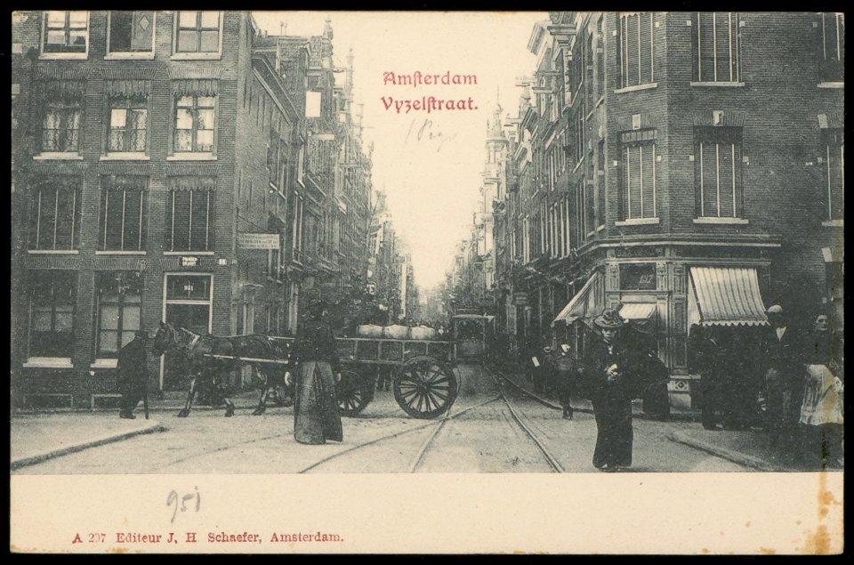 Vijzelstraat gezien vanaf Prinsengracht richting Muntplein. Uitgave J.H. Schaefer, Amsterdam, Afb PBKD00265000010