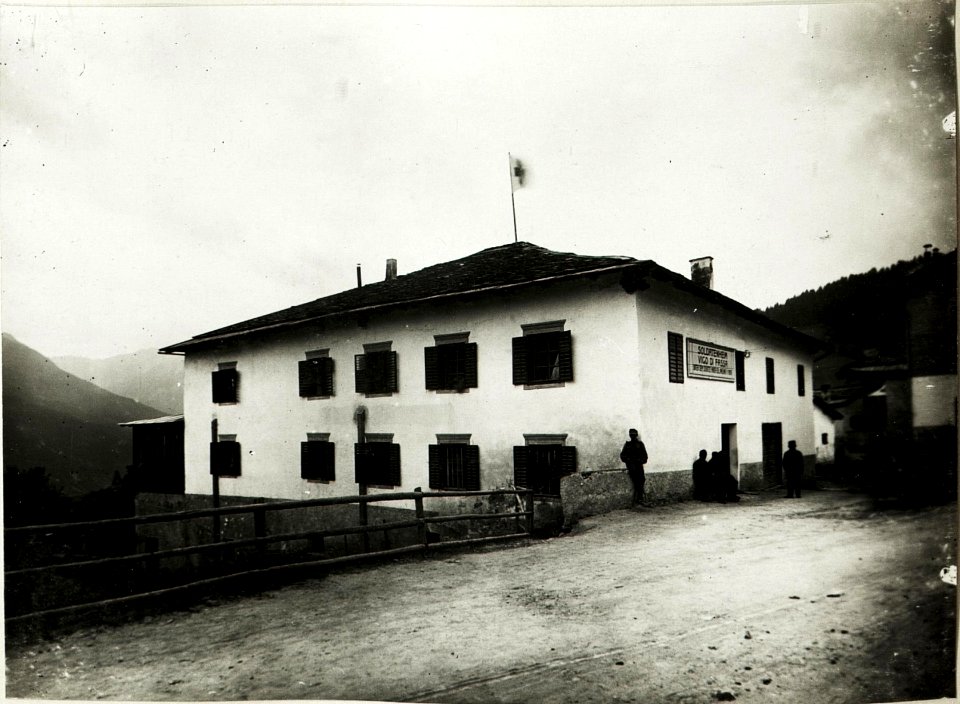 Vigo di Fassa, Soldatenheim von außen. (BildID 15428887)