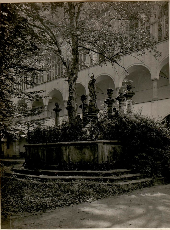 Viktring, Klosterhof. (BildID 15510131)
