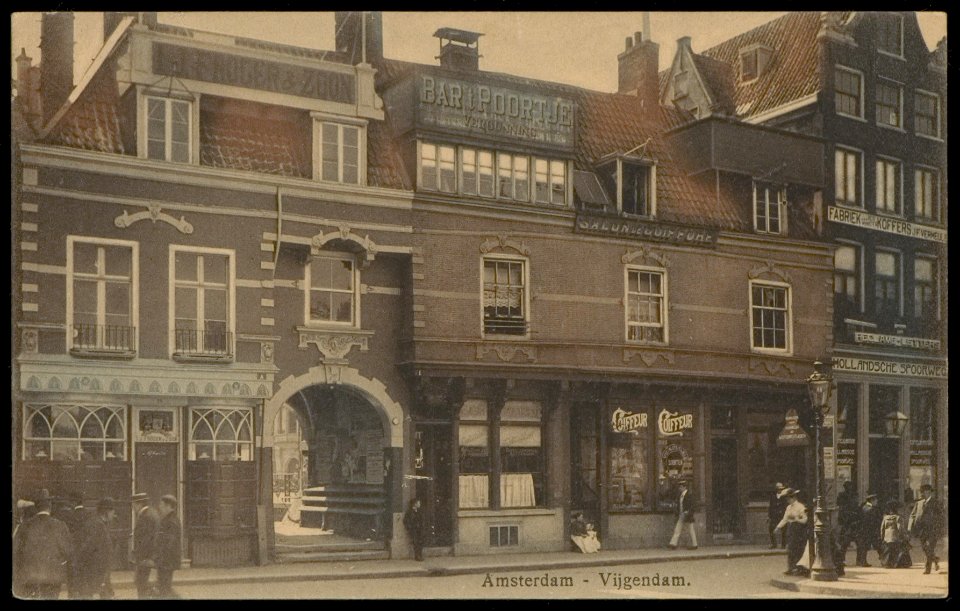 Vijgendam met het Beurspoortje richting Rokin. Uitgave Brouwer & De Veer, Amsterdam, Afb PBKD00396000005