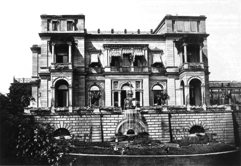 Villa Berg, Ostfassade mit Nymphenbrunnen, um 1870