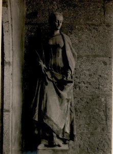 Villach, Modernere Statue beim Vordereingang der Pfarrkirche. (BildID 15510243)