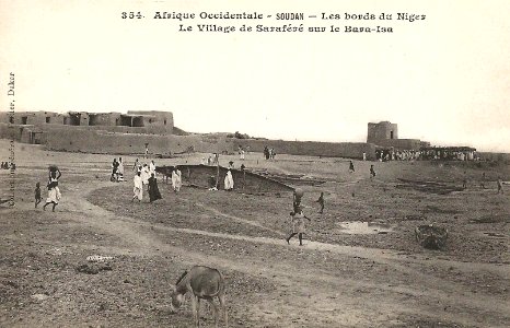 Village de Saraféré sur le Bara-Isa (AOF) (2)