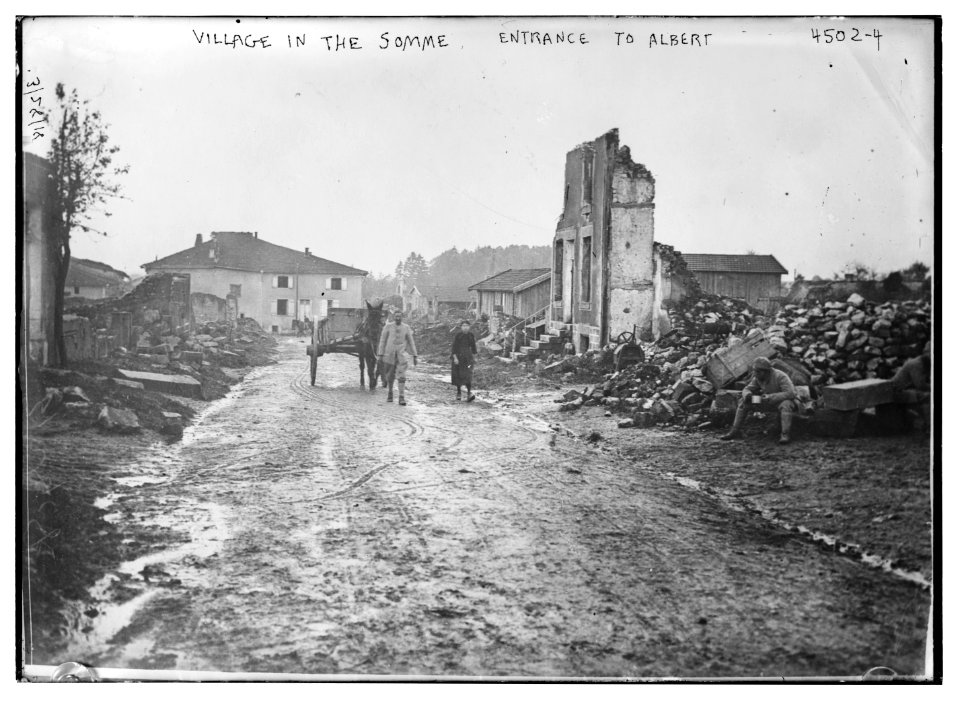 Village in the Somme, entrance to Albert LCCN2014706424