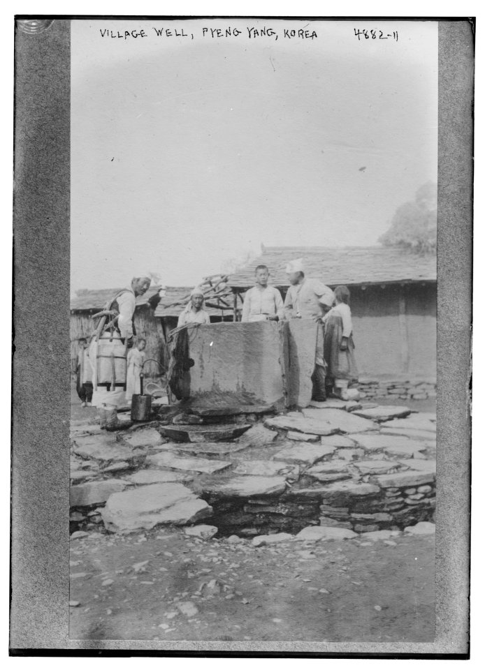 Village well, Pyeng Yang, Korea LCCN2014708697