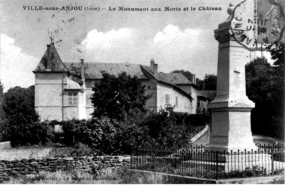Ville-sous-Anjou, le monument aux morts et le chateau, 1920, p278 de L'Isère les 533 communes - Edition Auclair, Le Péage de Roussillon