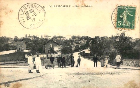 Villemomble.Rue du Bel-Air.Passants