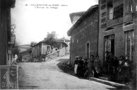 Villeneuve-de-Marc, l'entrée du village, 1910, p279 de L'Isère les 533 communes - photo Ste Colombe photo