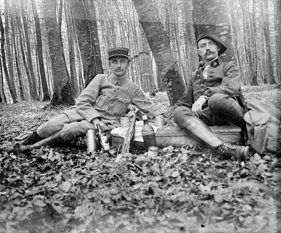 Villers-Cotterêts. Forêt. Déjeuner. X de Massia et R. Berthelé - Fonds Berthelé - 49Fi639 (cropped)