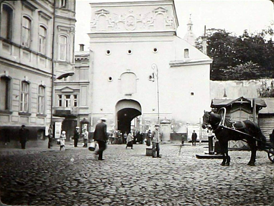 Vilnia, Bazylanskaja, Vostraja Brama. Вільня, Базылянская, Вострая Брама (U. Džunkoŭski, 1915)