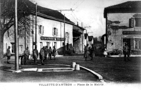 Villette-d'Anthon, place de la mairie, 1908, p280 de L'Isère les 533 communes photo