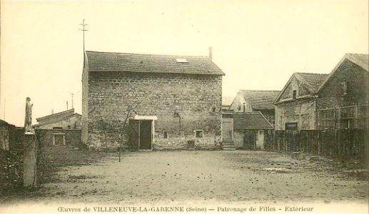Villeneuve-La-Garenne.Patronage de filles