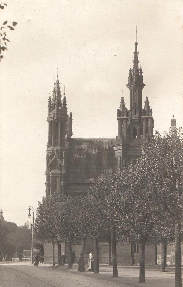 Vilnia, Bernardynskaja, Śviatoj Hanny. Вільня, Бэрнардынская, Сьвятой Ганны (1915-16)
