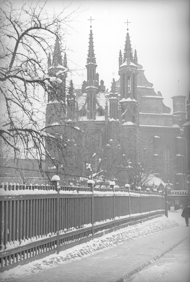 Vilnia, Bernardynskaja, Śviatoj Hanny. Вільня, Бэрнардынская, Сьвятой Ганны (H. Poddębski, 1937)