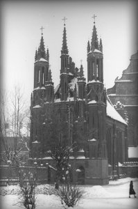 Vilnia, Bernardynskaja, Śviatoj Hanny. Вільня, Бэрнардынская, Сьвятой Ганны (H. Poddębski, 1936)